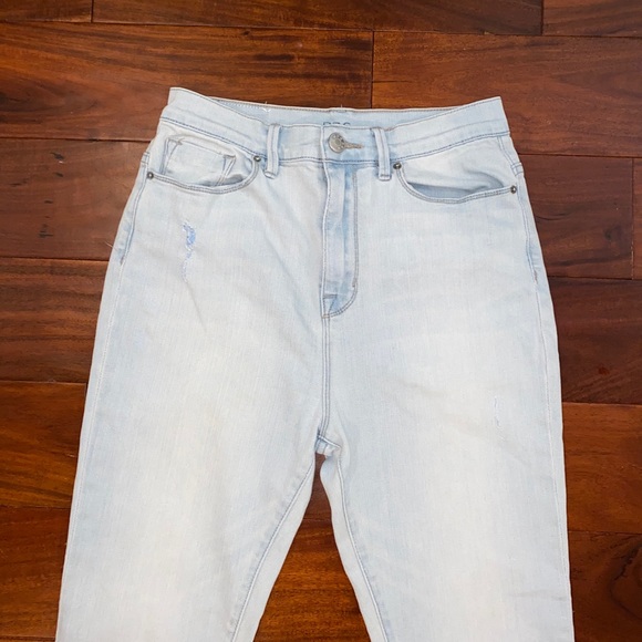 BDG Light Wash Super High Rise Twig Ankle Jeans - Picture 2 of 4